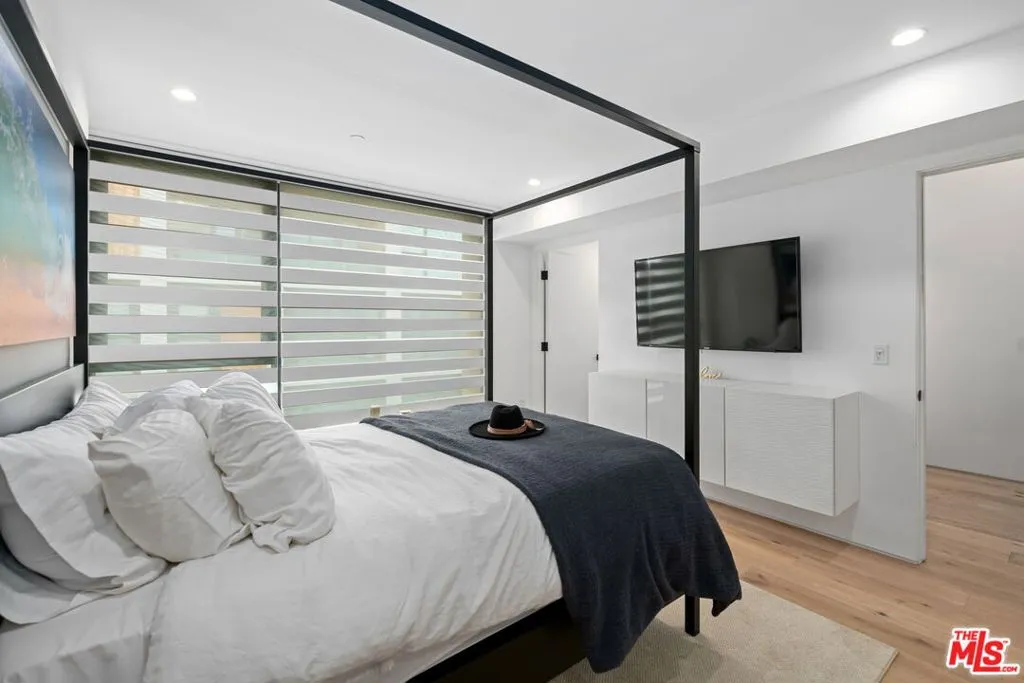 618 S Van Ness Avenue 3, Los Angeles, California 90005 home-pic-20